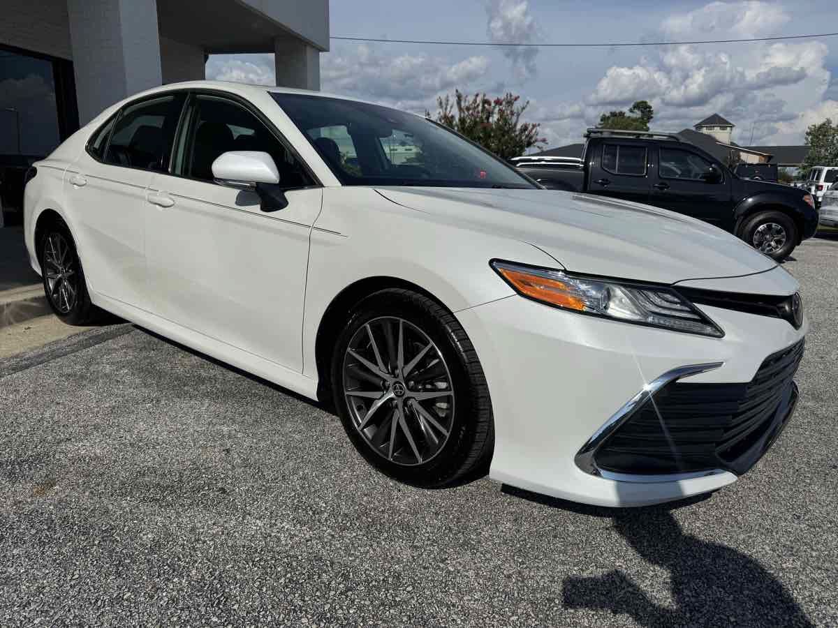 Used 2022 Toyota Camry XLE FWD image 4