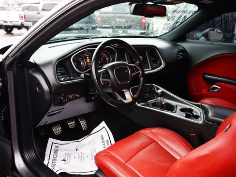 Used 2015 Dodge Challenger R/T Plus RWD image 9