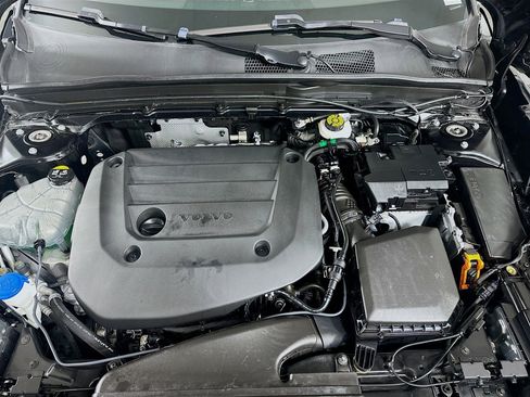 Used 2025 Volvo XC40 B5 Core AWD/4WD image 34