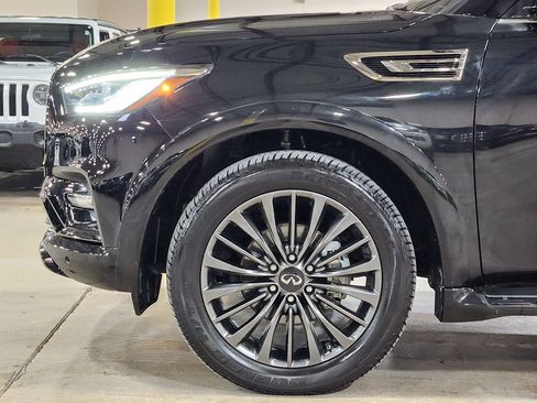 Used 2024 INFINITI QX80 Sensory image 5