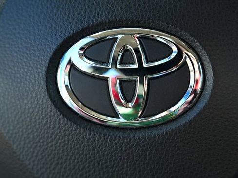 Used 2023 Toyota Corolla LE image 31