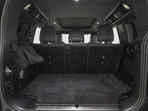 Used 2025 Land Rover Defender 110 image 17