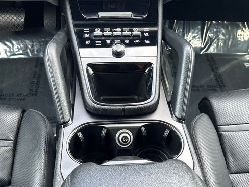 Used 2024 Porsche Cayenne Coupe image 17