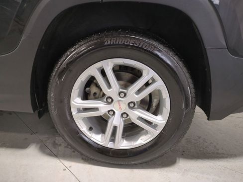 Used 2023 GMC Terrain SLE w/ Driver Convenience Package image 14