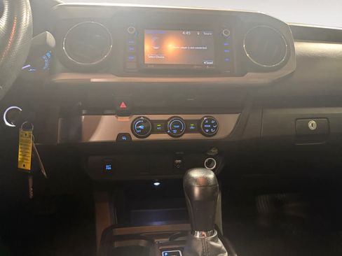 Used 2016 Toyota Tacoma SR5 w/ Exterior Package RWD image 12