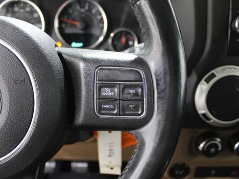 Used 2018 Jeep Wrangler Unlimited Sahara image 8