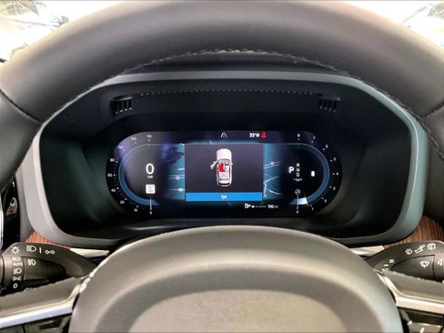 Used 2024 Volvo XC60 B5 Plus image 25