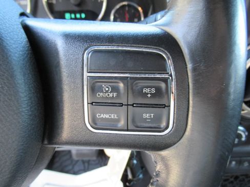 Used 2017 Jeep Wrangler Unlimited Sahara w/ Connectivity Group AWD/4WD image 24