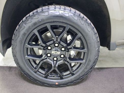 Used 2024 Chevrolet Colorado Z71 w/ LPO, Dark Essentials Package image 20