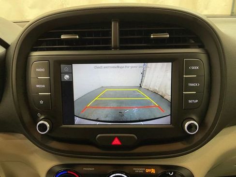 Used 2025 Kia Soul LX w/ LX Technology Package FWD image 19