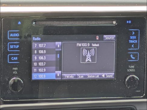 Used 2018 Toyota Corolla LE FWD image 26