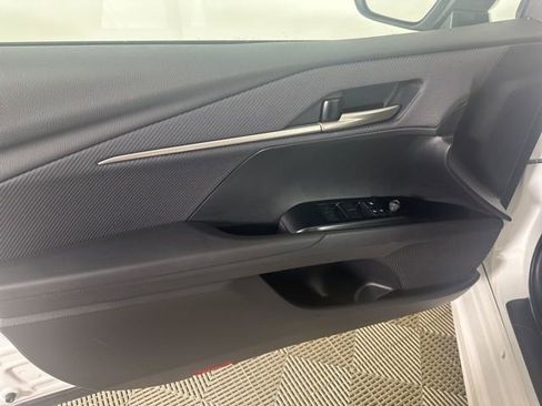 Used 2025 Toyota Camry SE FWD image 9