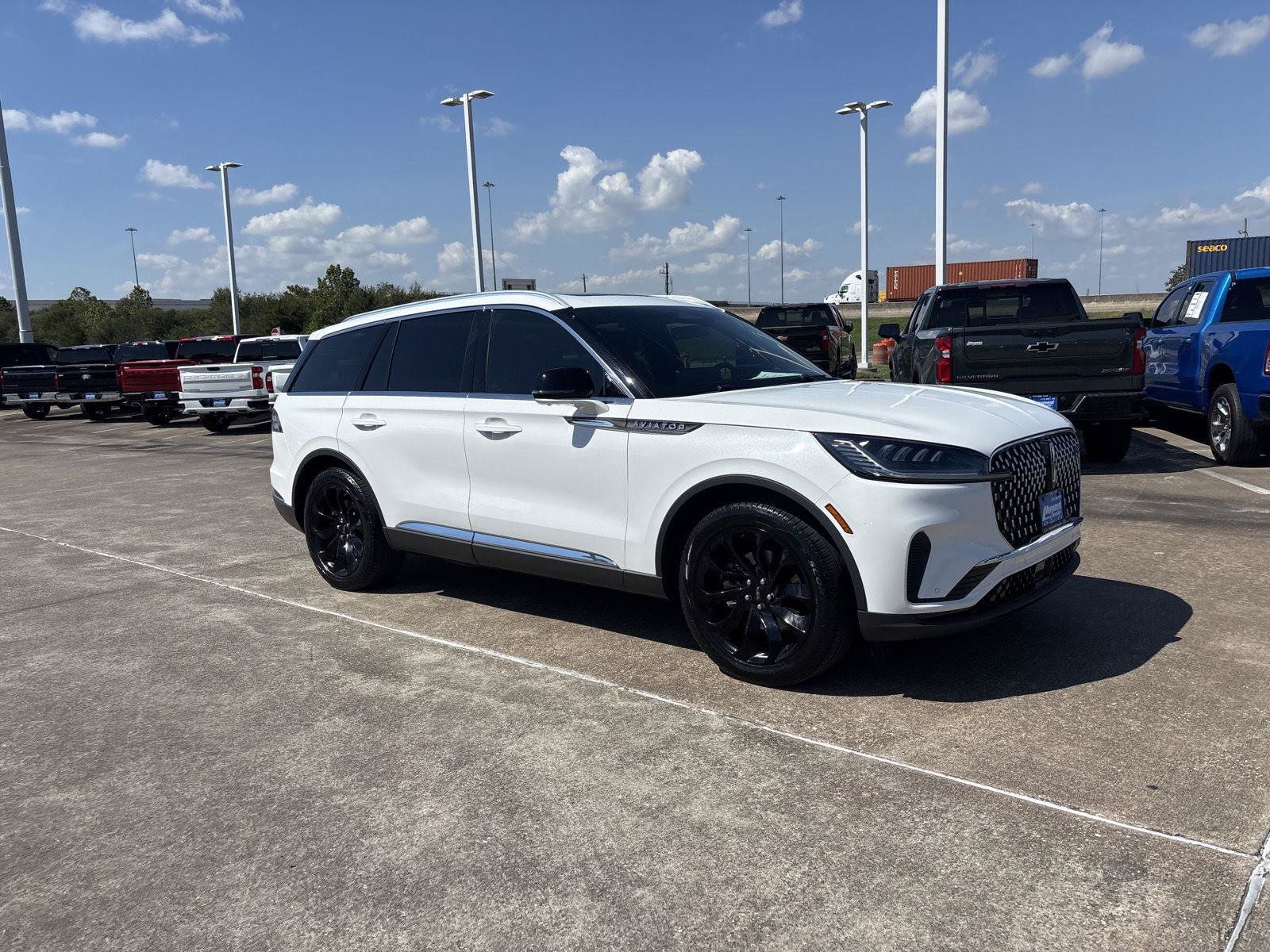 Used 2025 Lincoln Aviator Reserve w/ Luxury Package RWD image 6