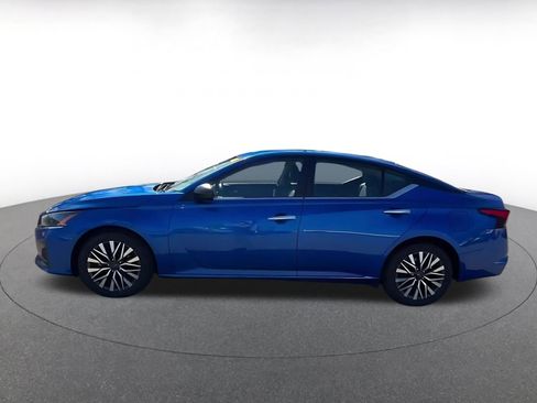 Used 2025 Nissan Altima 2.5 SV image 9