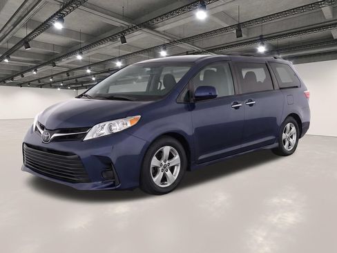 Used 2020 Toyota Sienna LE w/ LE Preferred Package FWD image 1