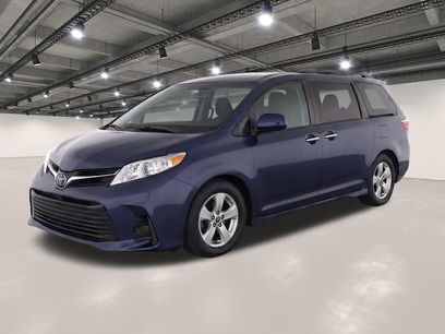 Used 2020 Toyota Sienna LE w/ LE Preferred Package