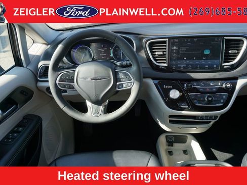 Used 2024 Chrysler Pacifica Touring-L FWD image 15