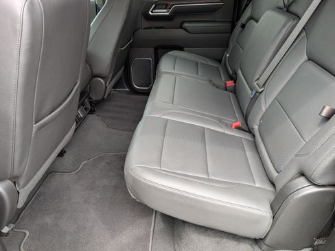 Used 2025 GMC Sierra 1500 SLT AWD/4WD image 27