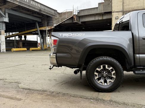 Used 2020 Toyota Tacoma TRD Off-Road w/ Blackout Package image 20