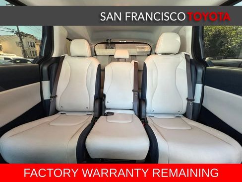 Used 2025 Kia Carnival EX FWD image 14