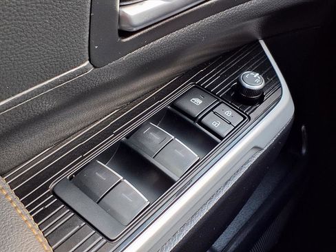 Used 2025 Toyota Sienna XLE Woodland Edition image 11