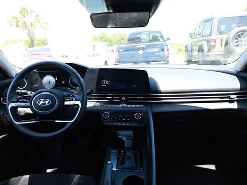 Used 2024 Hyundai Elantra SEL FWD image 28