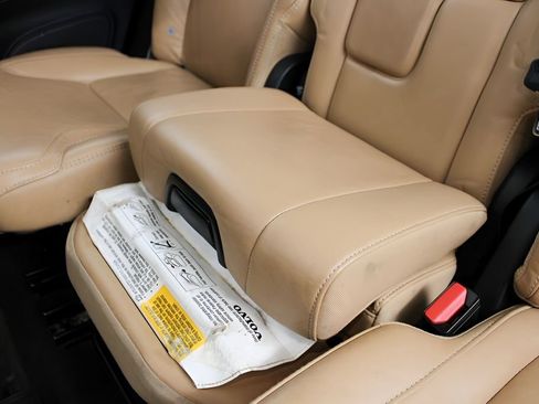 Certified 2023 Volvo XC90 B6 Ultimate w/ Protection Package Premier AWD/4WD image 43