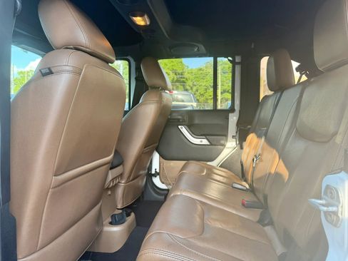 Used 2013 Jeep Wrangler Unlimited Sahara w/ Connectivity Group AWD/4WD image 13