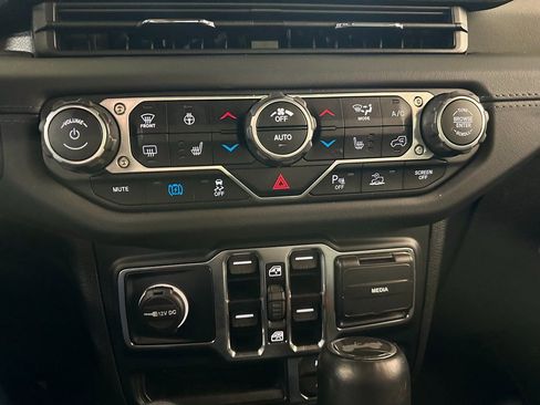 Used 2024 Jeep Wrangler High Altitude AWD/4WD image 28