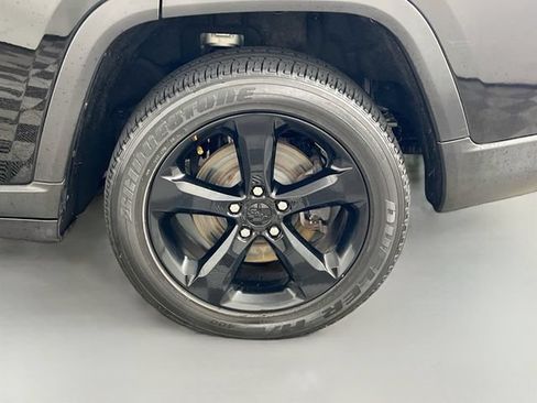 Used 2023 Jeep Grand Cherokee L Laredo AWD/4WD image 37