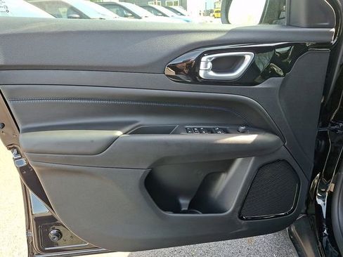 New 2026 Jeep Compass Limited image 8