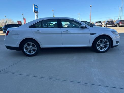 Used 2014 Ford Taurus SEL image 5