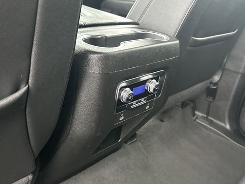 Used 2023 GMC Yukon SLT image 13