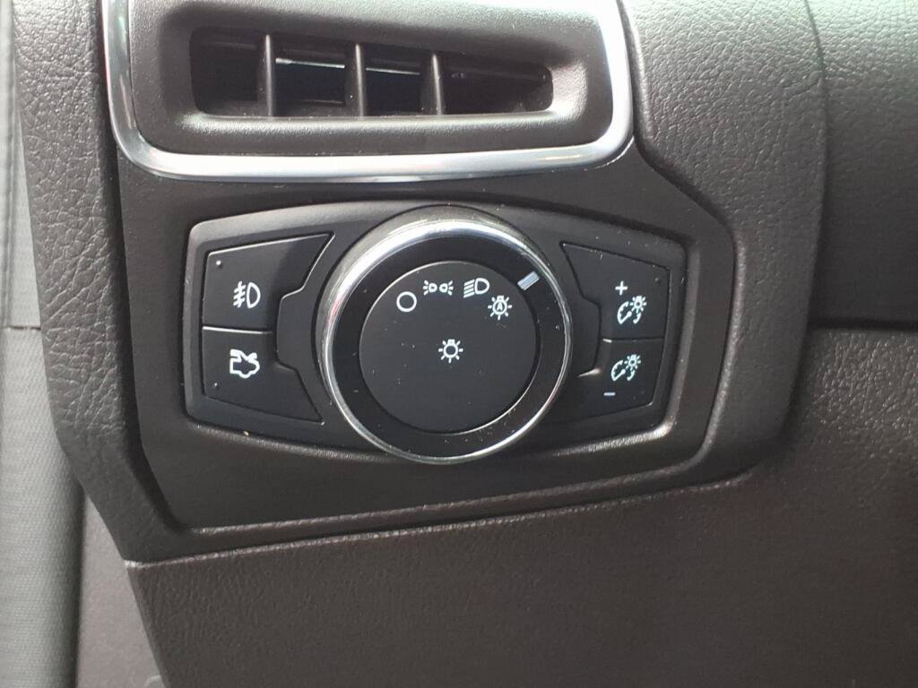 Used 2013 Ford Focus Titanium w/ Titanium Handling Pkg FWD image 8