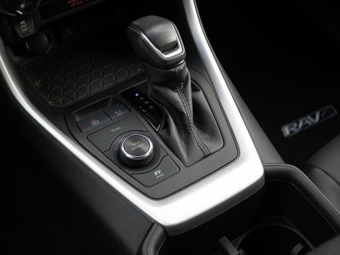 Used 2022 Toyota RAV4 XLE Premium image 25