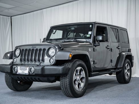 Used 2018 Jeep Wrangler Unlimited Sahara w/ Connectivity Group image 3
