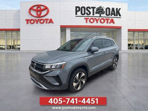 Used 2024 Volkswagen Taos SE w/ Panoramic Sunroof Package AWD/4WD image 6