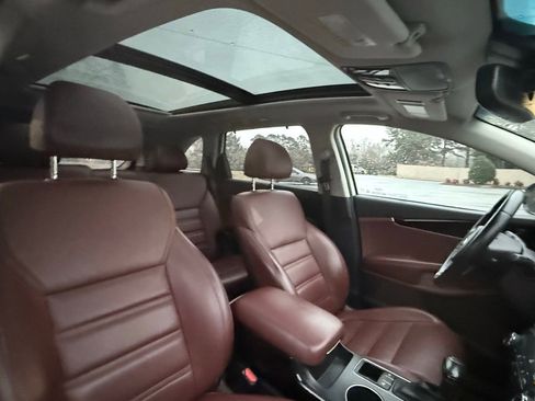 Used 2018 Kia Sorento SX image 23