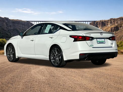 Used 2023 Nissan Altima 2.0 SR FWD image 5
