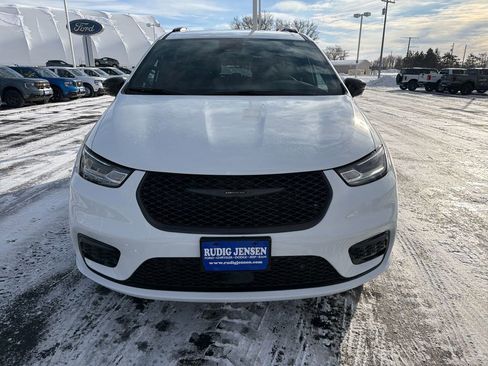 New 2026 Chrysler Pacifica Select w/ S Appearance Package image 8