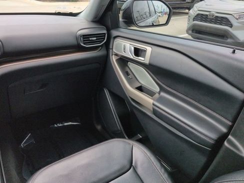 Certified 2022 Ford Explorer Limited w/ Limited Technology Package RWD image 17