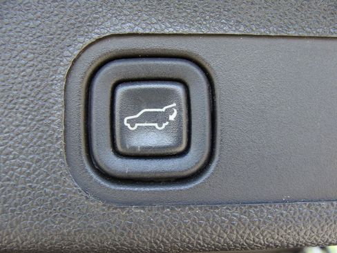 Used 2012 Cadillac Escalade ESV Luxury AWD/4WD image 39
