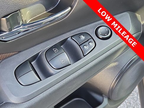 Used 2024 Nissan Kicks SR image 13