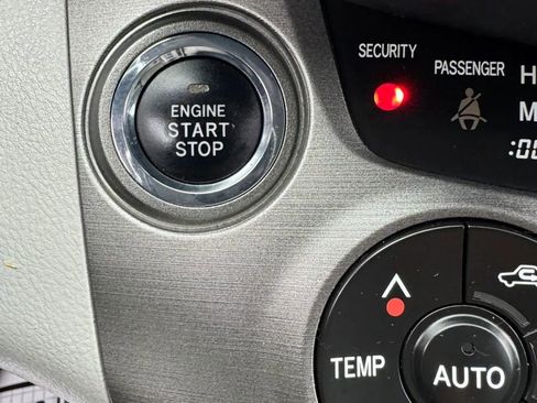 Used 2010 Toyota RAV4 Limited AWD/4WD image 21