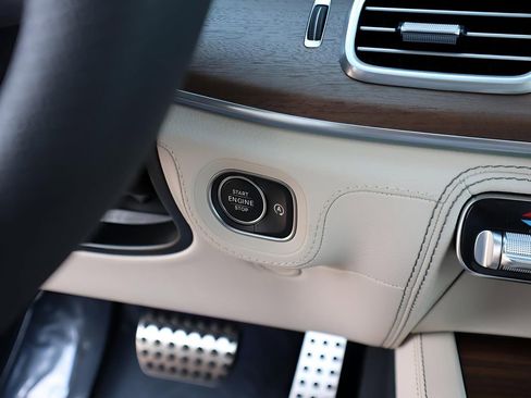 New 2026 Mercedes-Benz GLS 450 4MATIC image 42