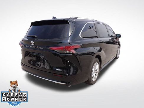 Used 2026 Toyota Sienna Limited FWD image 14