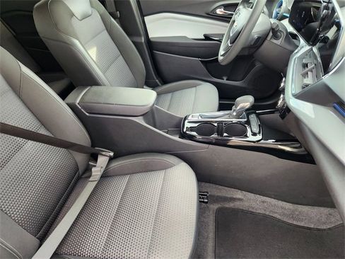 Used 2025 Chevrolet Trax LT image 22