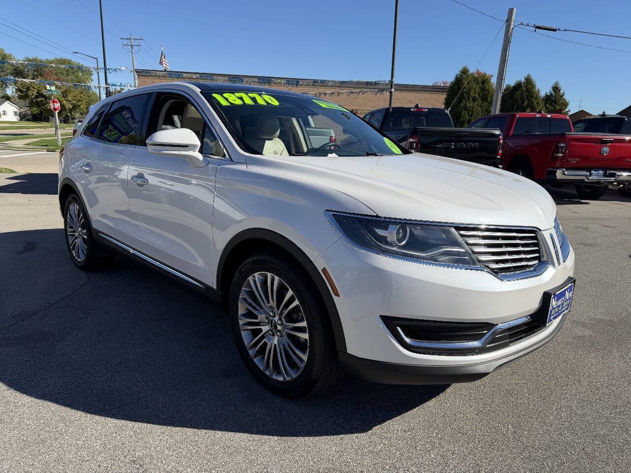Used 2018 Lincoln MKX Reserve w/ Driver Assistance Package AWD/4WD image 3