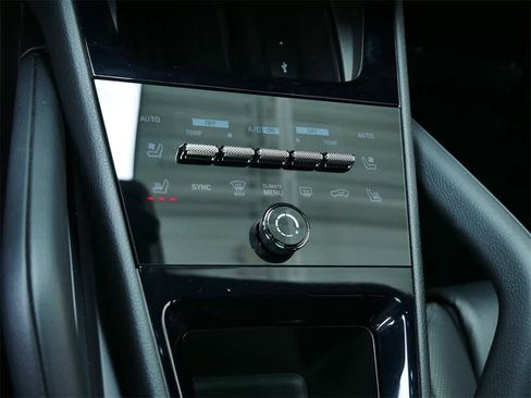 Used 2025 Porsche Cayenne image 24