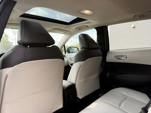 Used 2024 Toyota Corolla Cross XLE w/ Convenience Package image 22